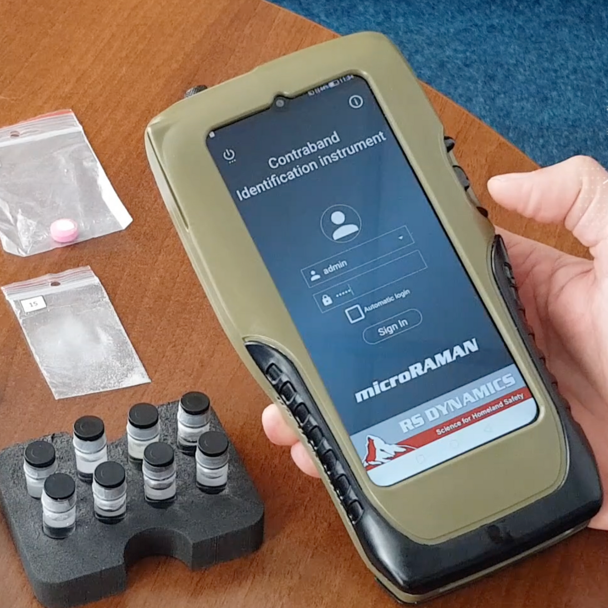 Analyzer microRAMAN